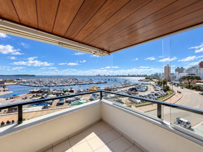 Apartamento en Venta y Alquiler, Peninsula, Punta del Este, 3 Dormitorios.