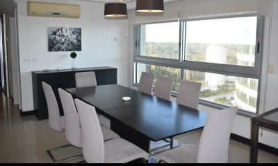 Apartamento en Venta y Alquiler, Brava, Punta del Este, 3 Dormitorios.
