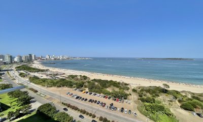 VENTA DE APARTAMENTO DE 3 DORMITORIOS FRENTE AL MAR EN MANSA PUNTA DEL ESTE