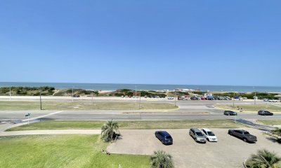 VENTA DE APARTAMENTO EN BRAVA DE 2 DORMITORIOS Y MEDIO PUNTA DEL ESTE