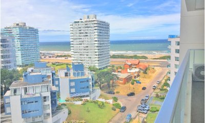 VENTA DE APARTAMENTO DE 2 DORMITORIOS EN BRAVA EN EDIFICIO WIND TOWE PUNTA DEL ESTE