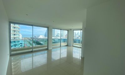 VENTA DE APARTAMENTO DE 3 DORMITORIOS EN BRAVA PUNTA DEL ESTE