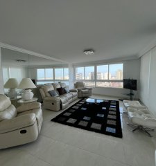 Apartamento en Venta y Alquiler, Mansa, Punta del Este, 3 Dormitorios.