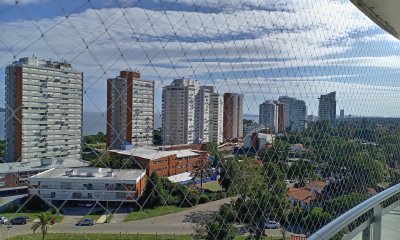 Apto de tres dormitorios en suite, mas dependencia de servicio