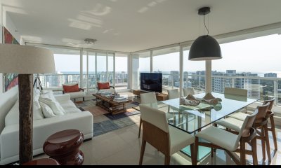 VENTA DE APARTAMENTO PENTHOUSE DE 4 SUITES BRAVA PUNTA DEL ESTE