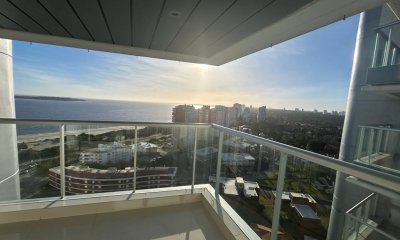 APARTAMENTO 2 DORMITORIOS EN PLAYA MANSA PUNTA DEL ESTE