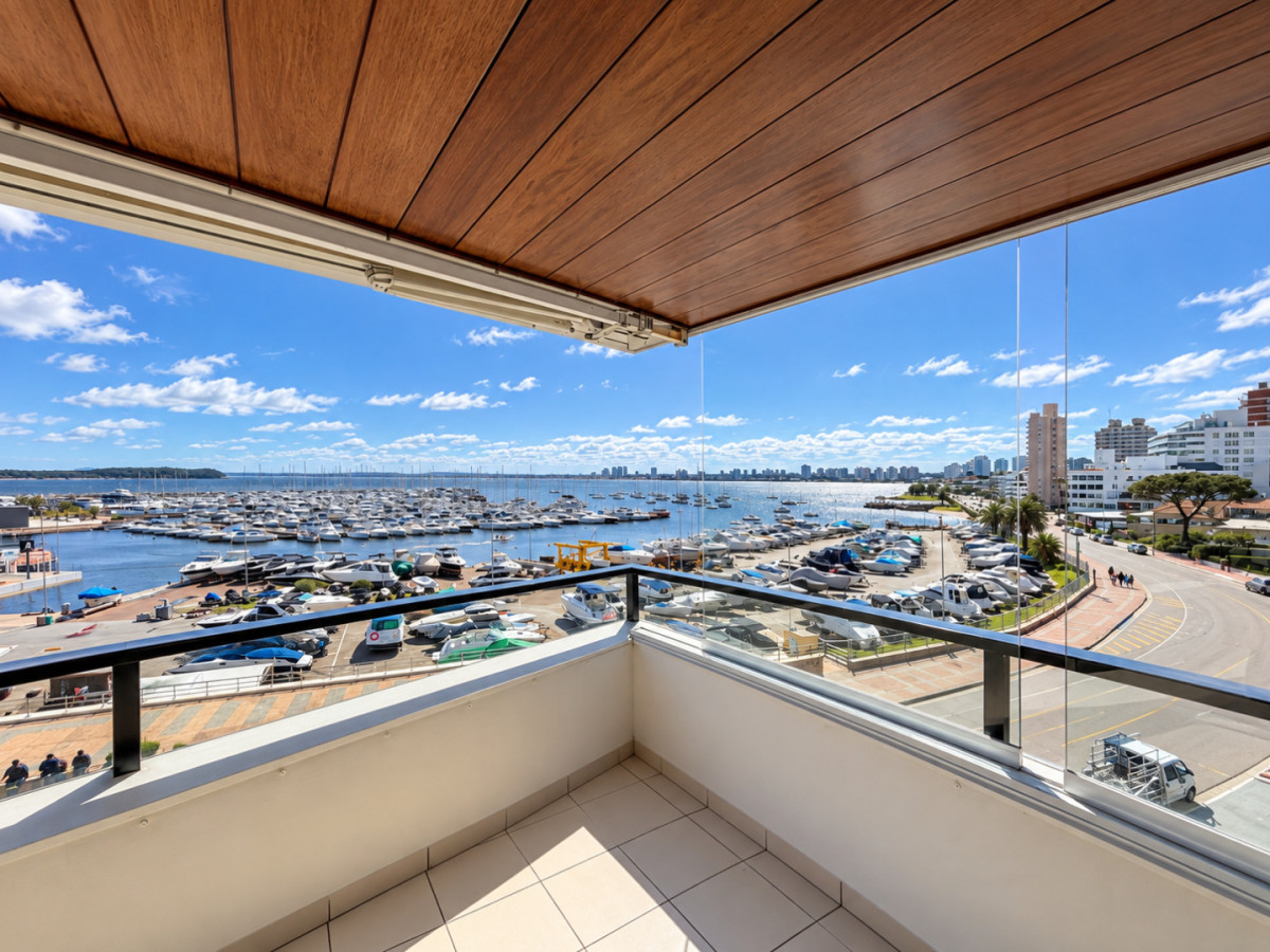 Apartamento en venta de 3 dormitorios en edificio Portofino, Península, Punta del Este.