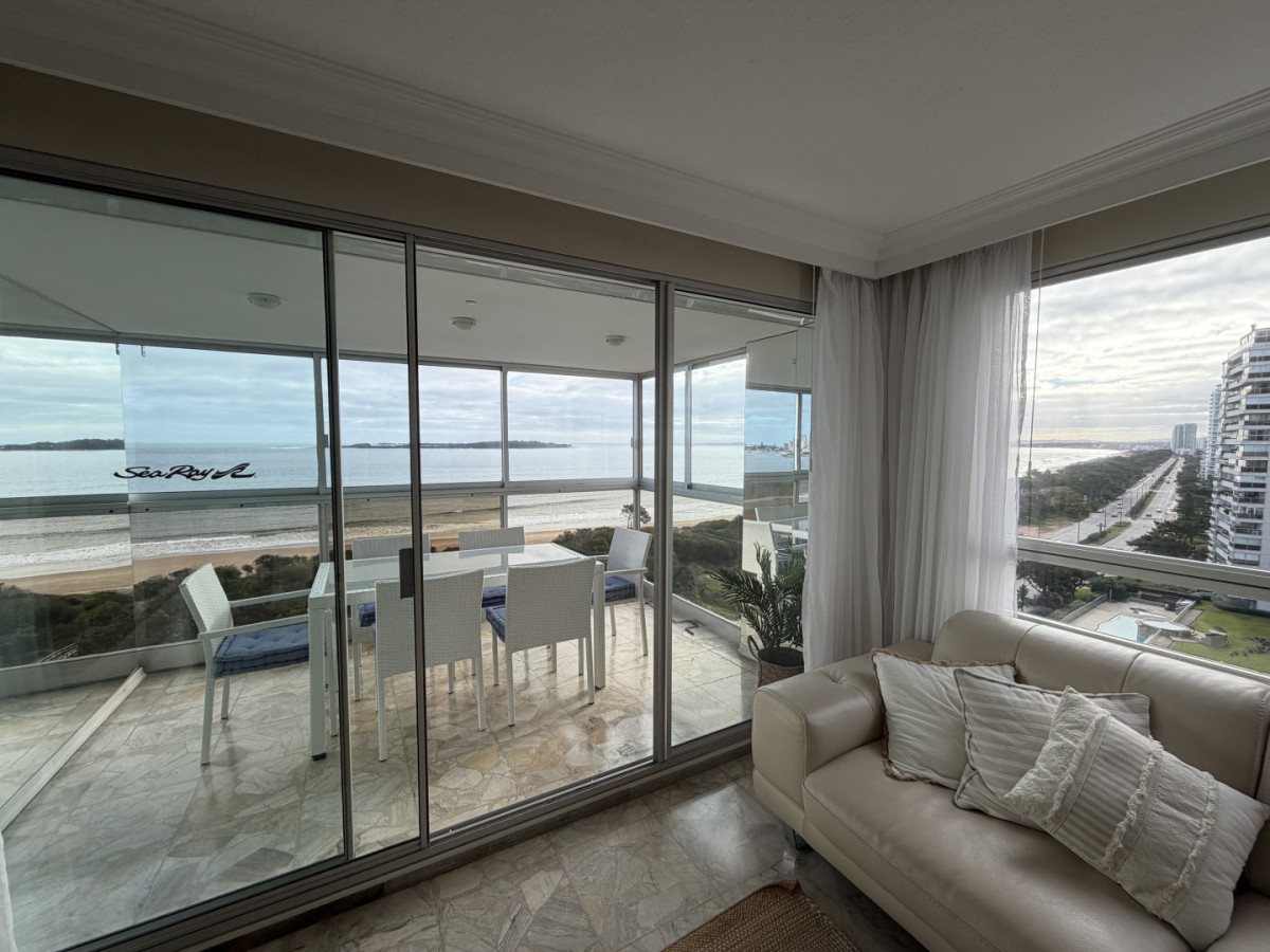 Espléndido Apartamento en Venta Primera Línea 