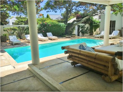 unica mansión en venta sobre la playa del arroyo en la barra - nlv208361c