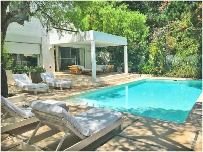 unica mansión en venta sobre la playa del arroyo en la barra - nlv208361c