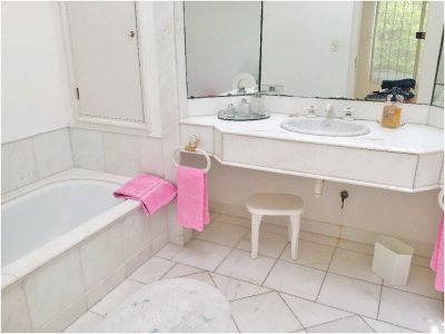 unica mansión en venta sobre la playa del arroyo en la barra - nlv208361c