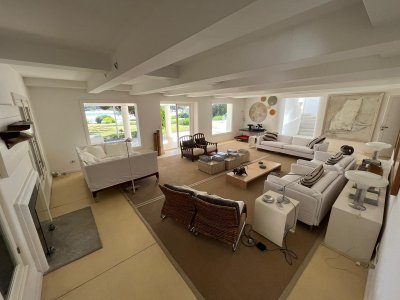 unica mansión en venta sobre la playa del arroyo en la barra - nlv208361c