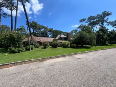 Casa en Venta, Golf, Punta del Este, 4 Dormitorios.