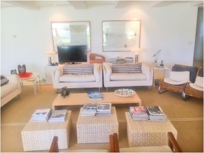 unica mansión en venta sobre la playa del arroyo en la barra - nlv208361c