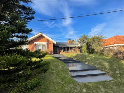 Casa en Venta y Alquiler, Mansa, Punta del Este, 4 Dormitorios.