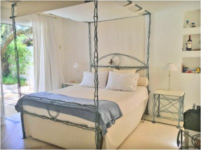 unica mansión en venta sobre la playa del arroyo en la barra - nlv208361c