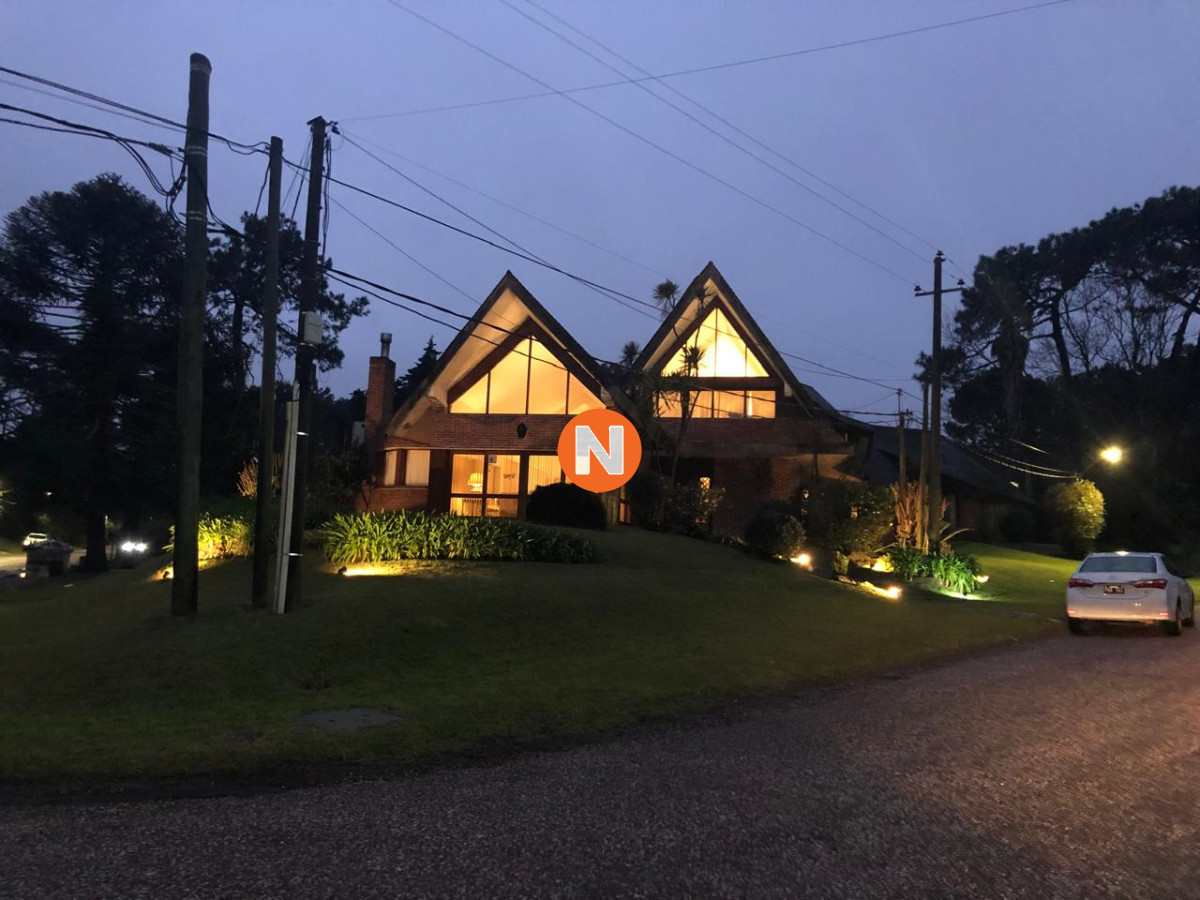 Espectacular casa en alquiler de temporada de 5 dormitorios - NLV215584C