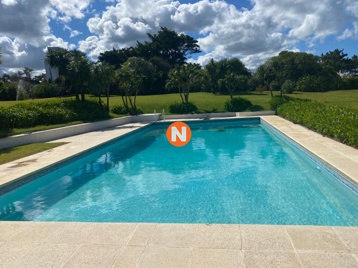 Casa Ref.205811 - VENTA DE CASA DE 5 DORMITORIOS EN PRIMERA LINEA EN BRAVA PUNTA DEL ESTE 