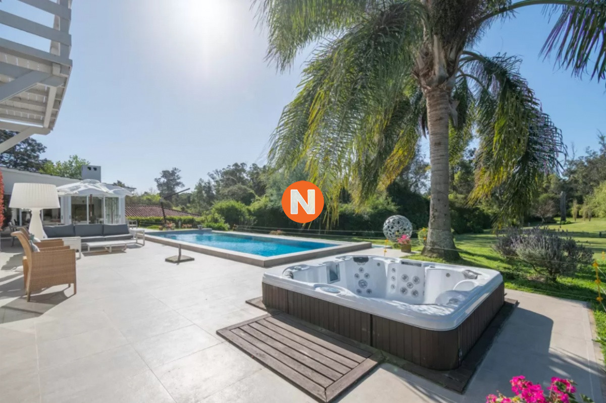 Casa Ref.219673 - Casa en Venta en la Brava de 5 dormitorios