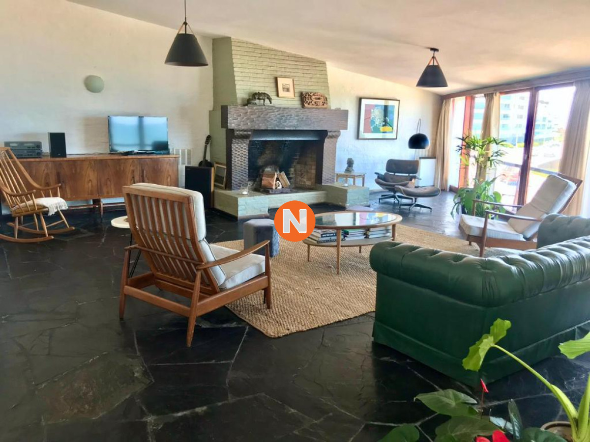 Casa Ref.220126 - Casa a la venta de 6 dormitorios, 7 ambientes en Punta del Este 