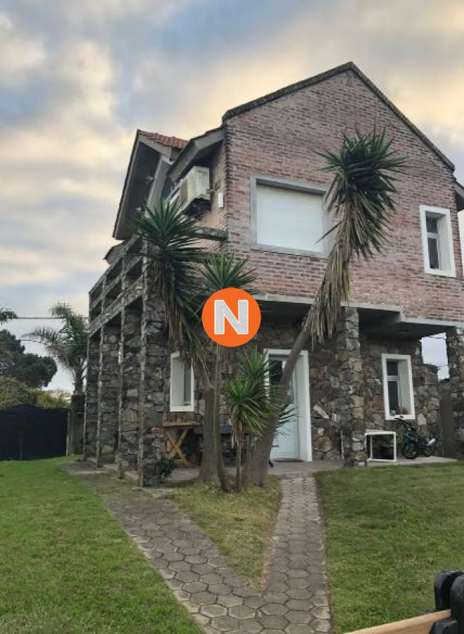 hermosa casa en balneario buenos aires a pasos del mar! - nlv217819c