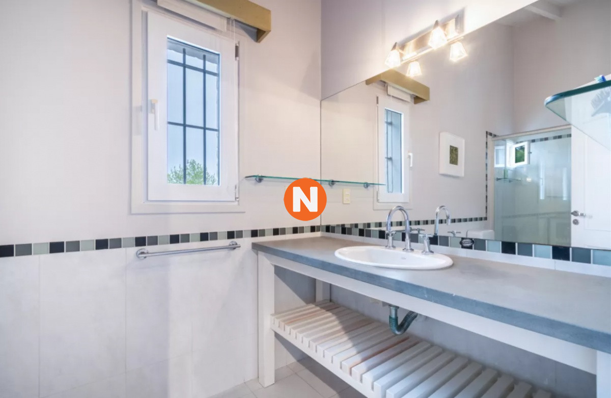 Casa Ref.219673 - Casa en Venta en la Brava de 5 dormitorios