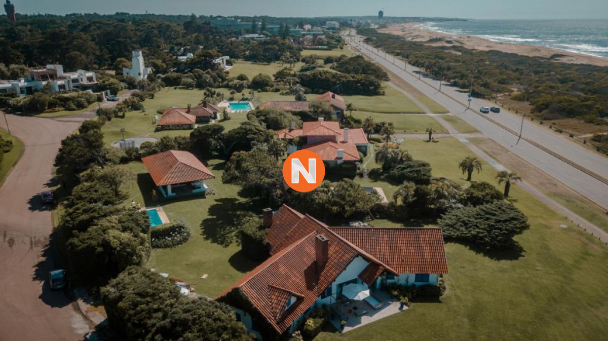 Casa Ref.205811 - VENTA DE CASA DE 5 DORMITORIOS EN PRIMERA LINEA EN BRAVA PUNTA DEL ESTE 