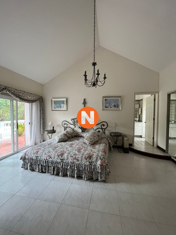 Casa Ref.209012 - Casa en Venta, Cantegril, Punta del Este, 4 Dormitorios.