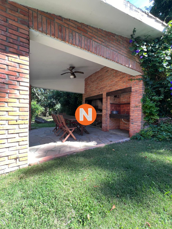 Casa Ref.221592 - Chalet en Venta - Estupendo para vivienda de todo el año