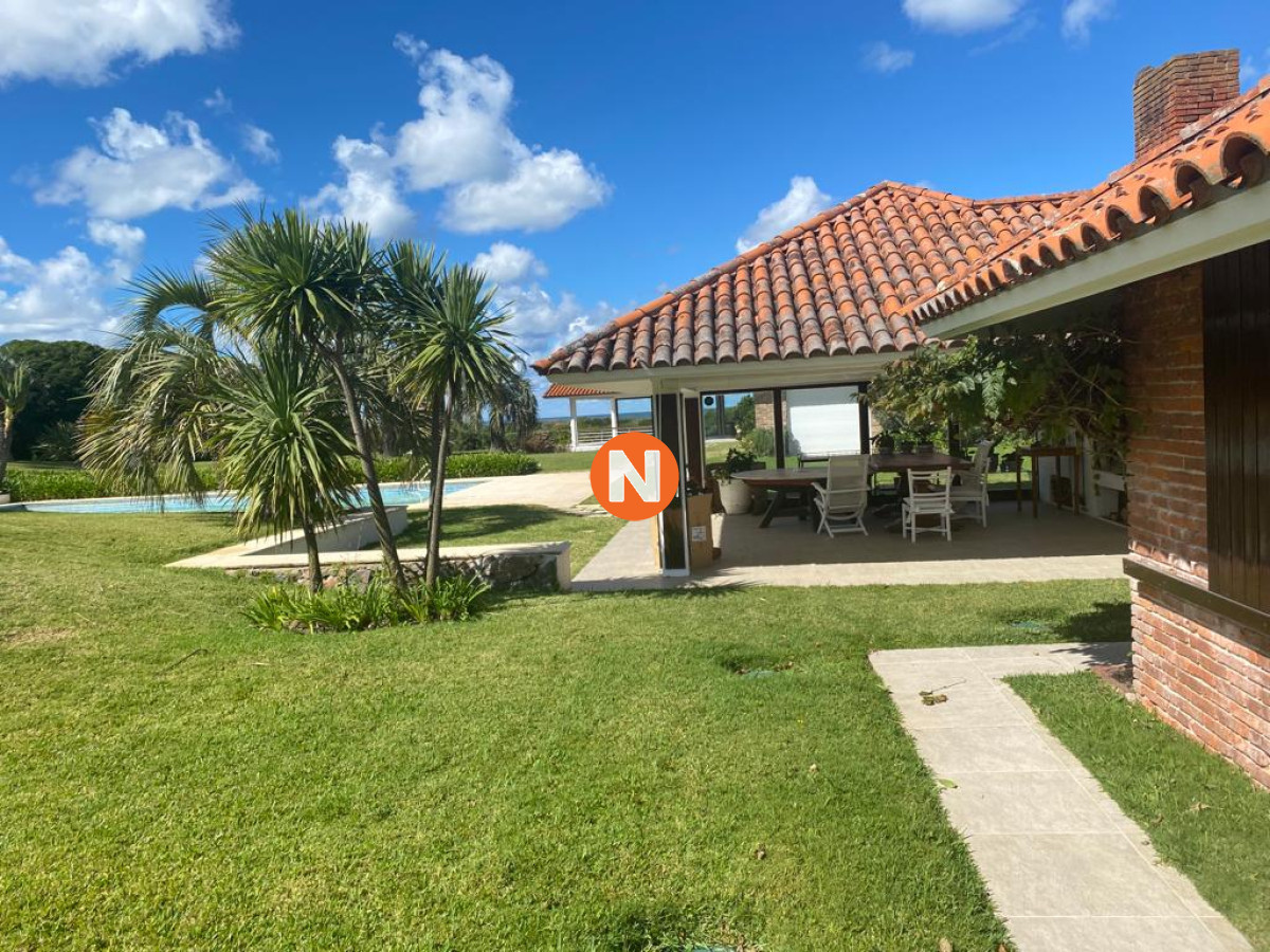 Casa Ref.205811 - VENTA DE CASA DE 5 DORMITORIOS EN PRIMERA LINEA EN BRAVA PUNTA DEL ESTE 