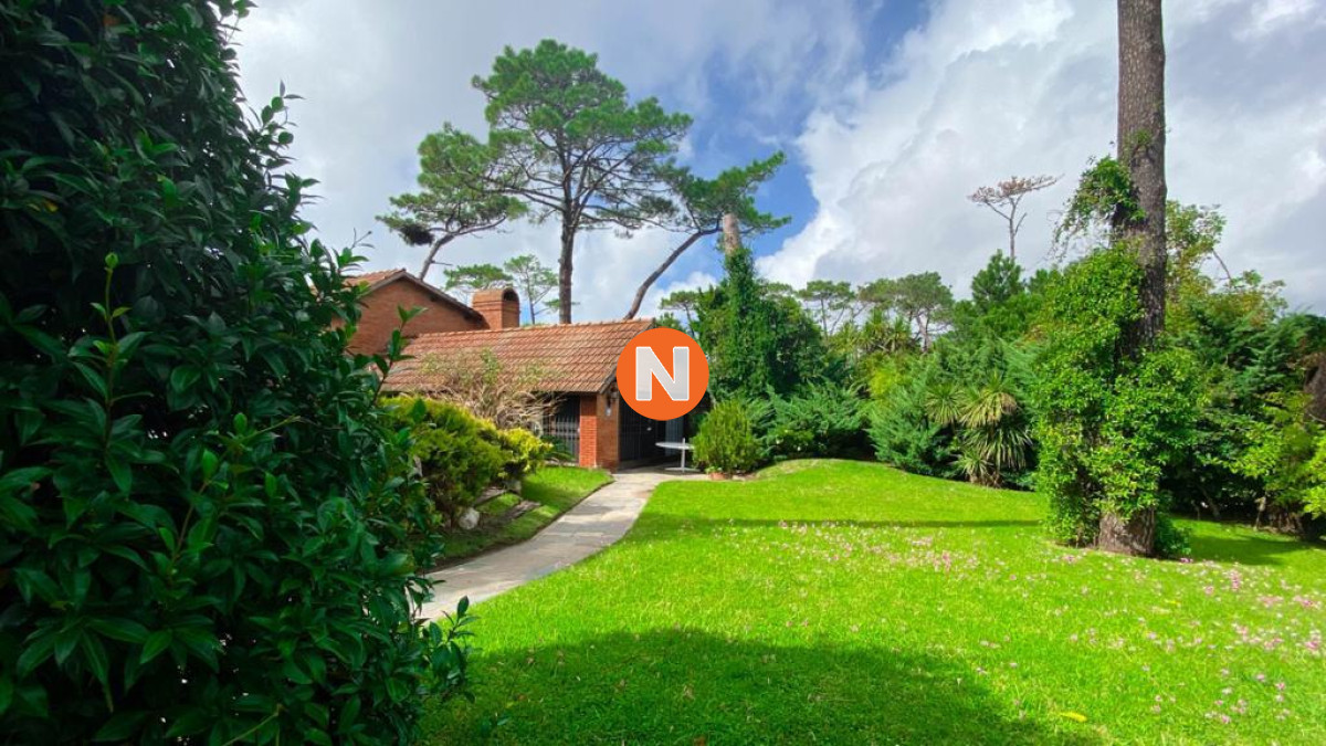 Casa Ref.206136 - Casa en Venta y Alquiler, Mansa, Punta del Este, 4 Dormitorios.