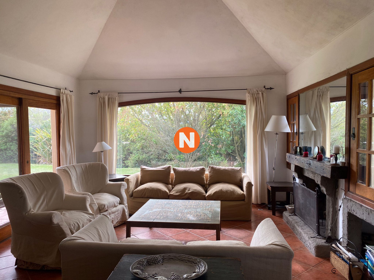Casa Ref.205786 - Casa en Venta y Alquiler, Pinares, Punta del Este, 4 Dormitorios.