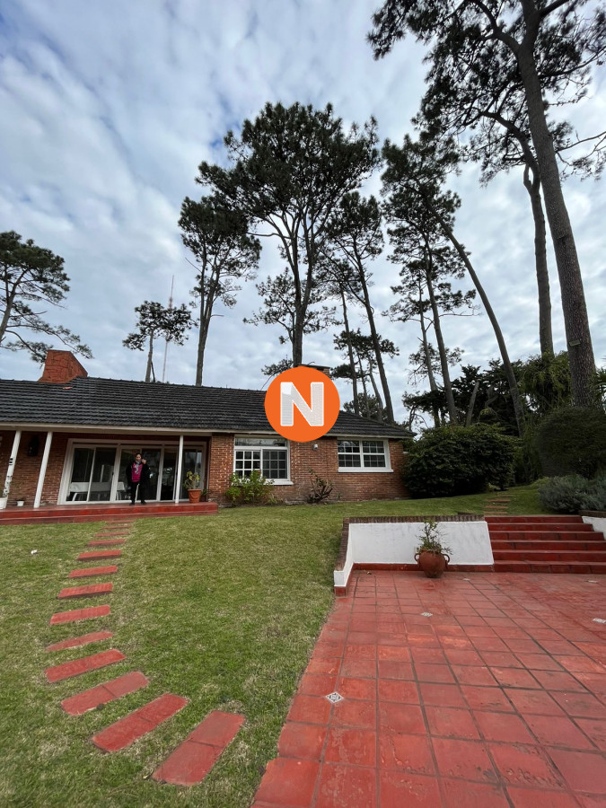 Casa Ref.209012 - Casa en Venta, Cantegril, Punta del Este, 4 Dormitorios.