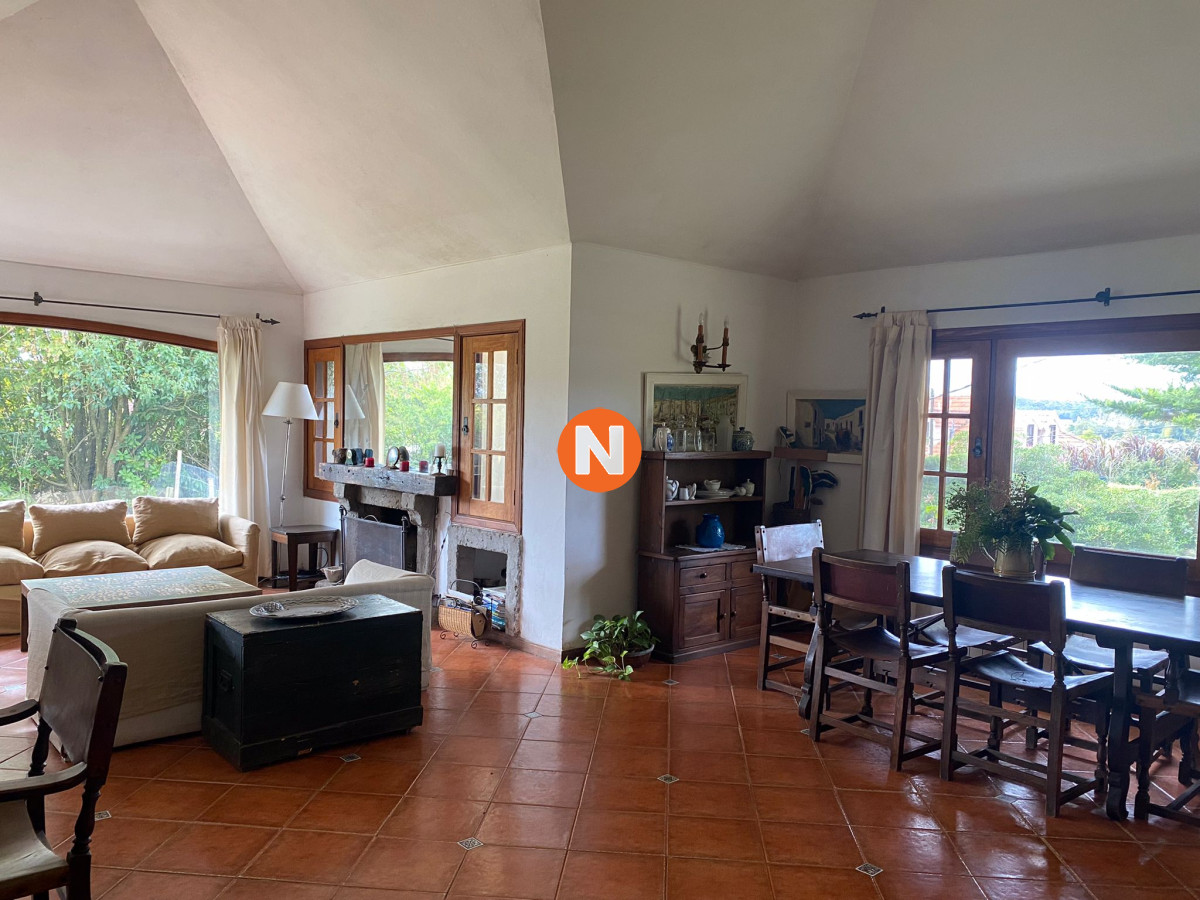 Casa Ref.205786 - Casa en Venta y Alquiler, Pinares, Punta del Este, 4 Dormitorios.