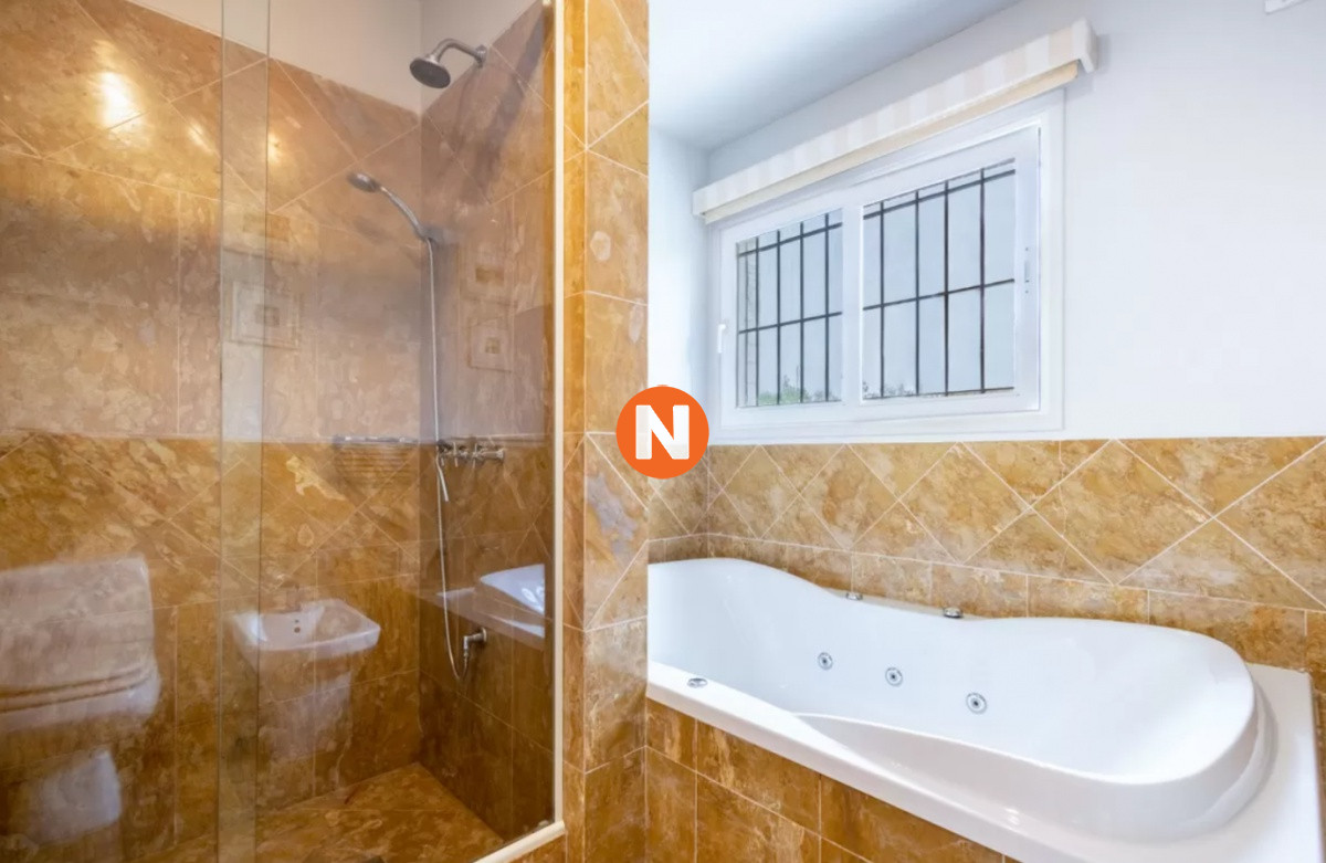 Casa Ref.219673 - Casa en Venta en la Brava de 5 dormitorios