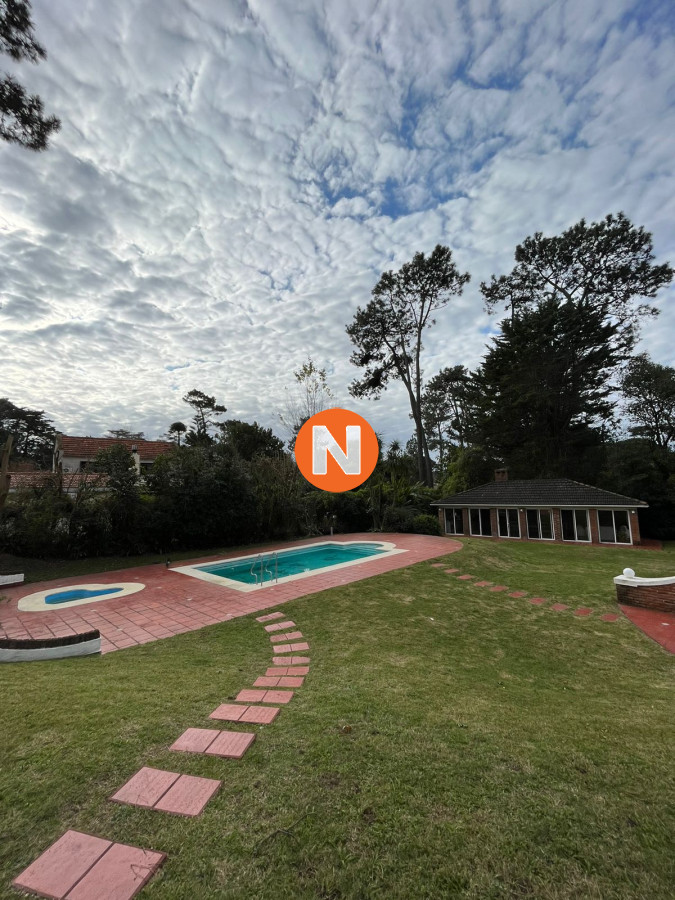 Casa Ref.209012 - Casa en Venta, Cantegril, Punta del Este, 4 Dormitorios.