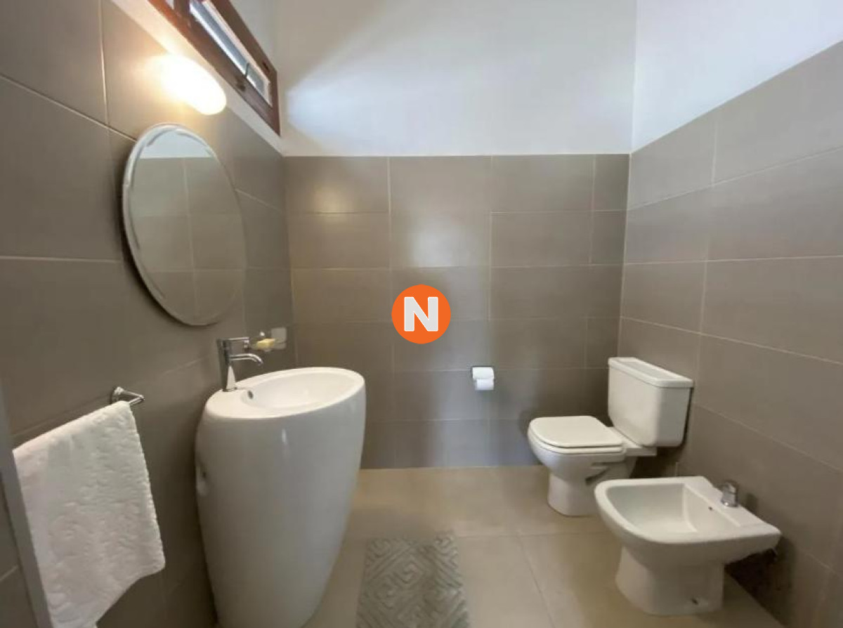 Casa Ref.220126 - Casa a la venta de 6 dormitorios, 7 ambientes en Punta del Este 