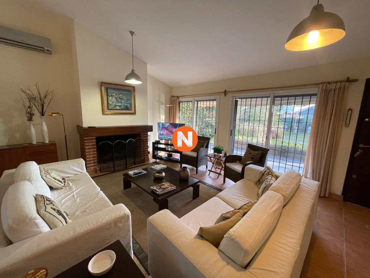 Casa Ref.208035 - Casa en Venta y Alquiler, Mansa, Punta del Este, 4 Dormitorios.