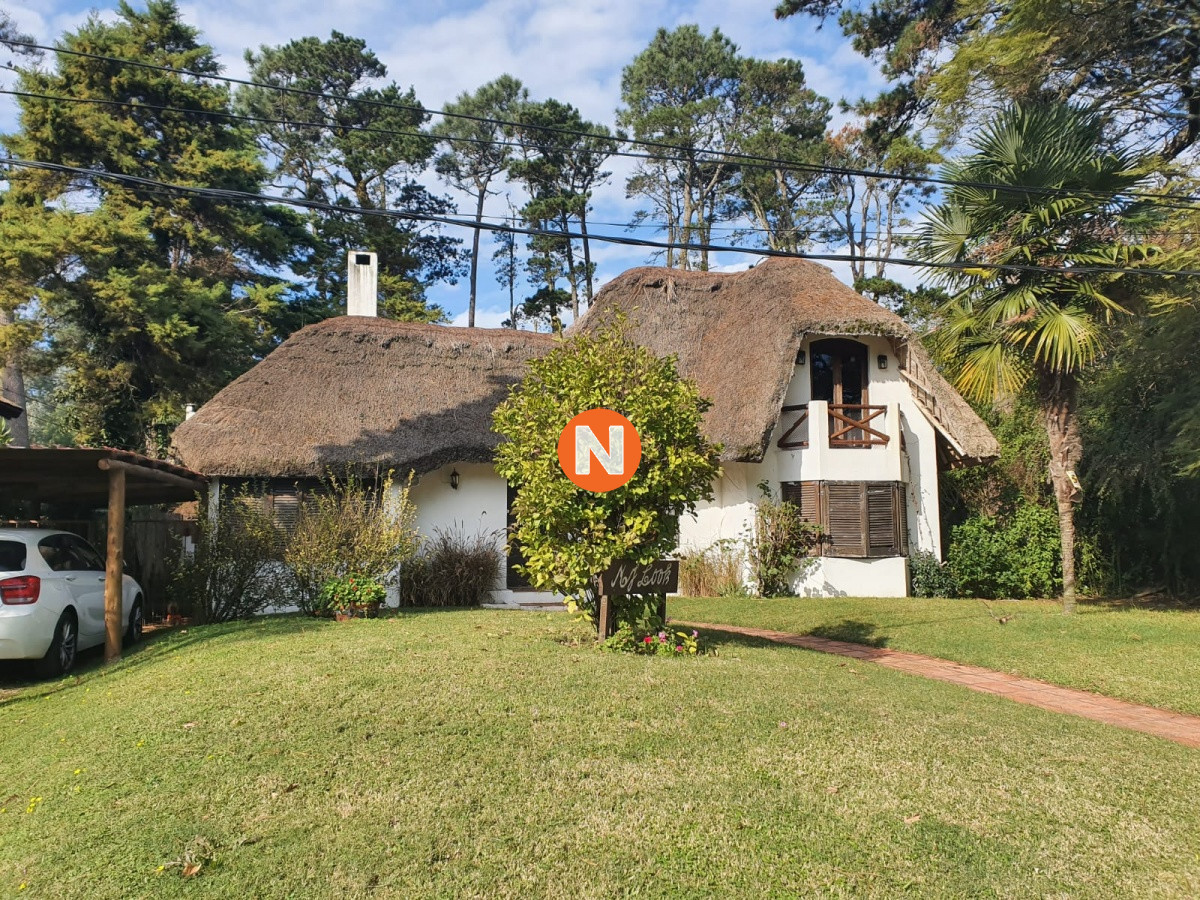 Casa Ref.216615 - Casa en venta Pinares!