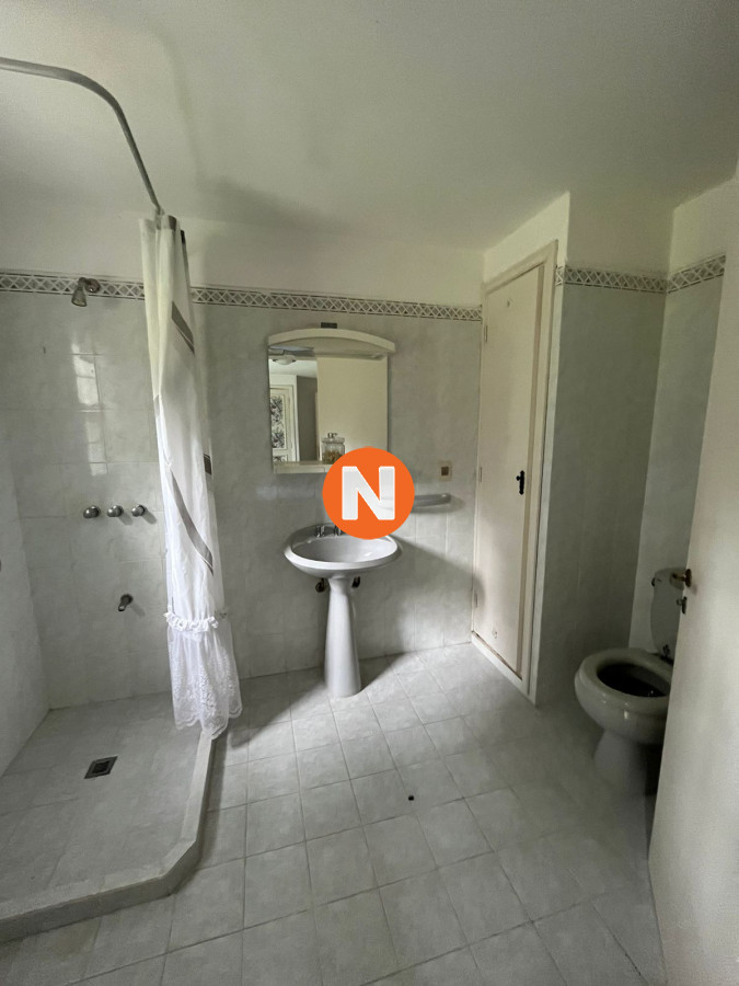 Casa Ref.209012 - Casa en Venta, Cantegril, Punta del Este, 4 Dormitorios.