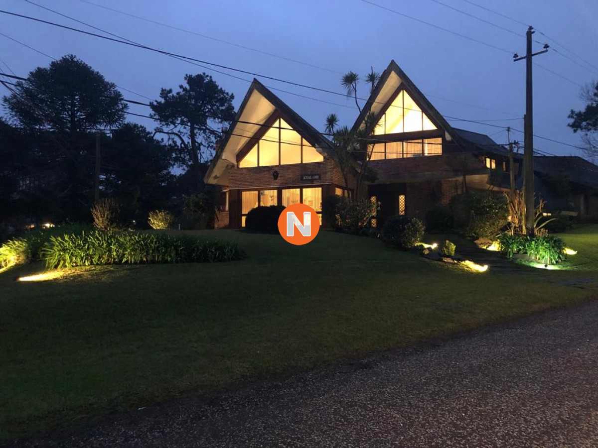 espectacular casa en alquiler de temporada de 5 dormitorios - nlv215584c