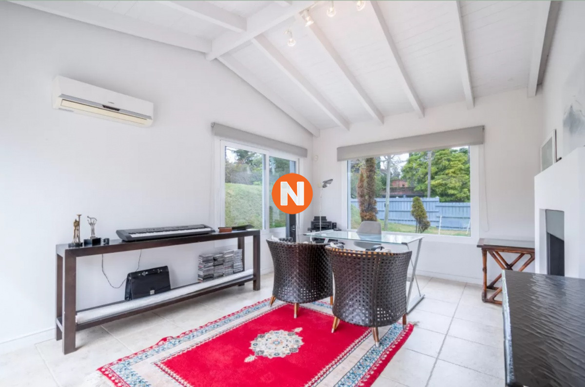 Casa Ref.219673 - Casa en Venta en la Brava de 5 dormitorios