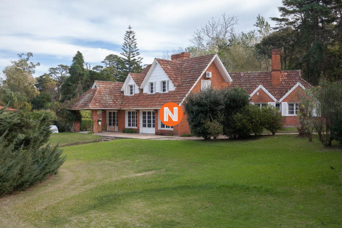 Casa Ref.209145 - Casa en Venta, Golf, Punta del Este, 5 Dormitorios.
