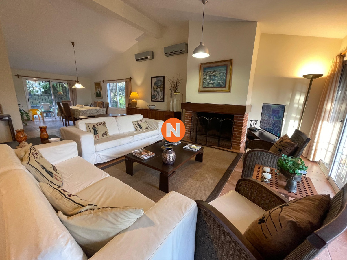 Casa Ref.208035 - Casa en Venta y Alquiler, Mansa, Punta del Este, 4 Dormitorios.