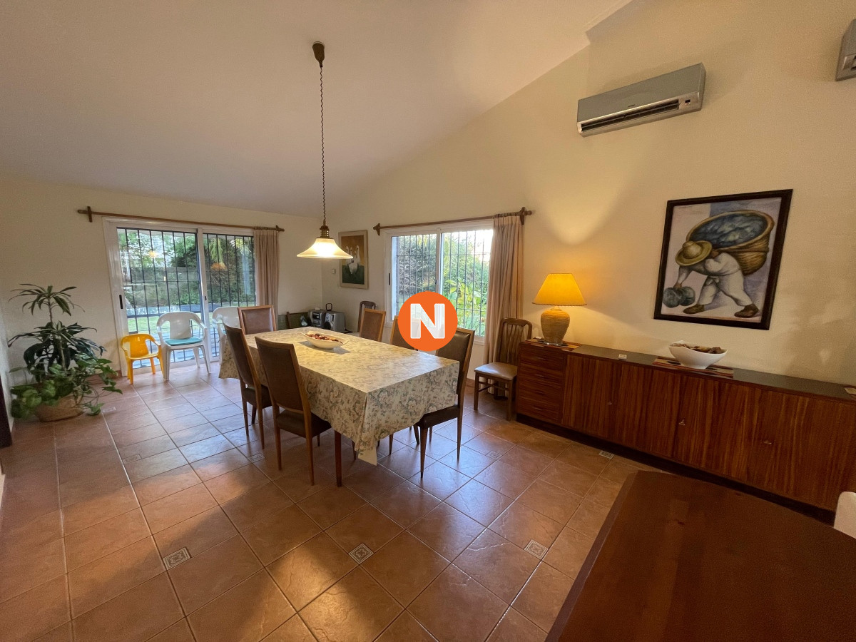 Casa Ref.208035 - Casa en Venta y Alquiler, Mansa, Punta del Este, 4 Dormitorios.