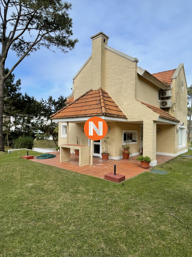Casa Ref.205181 - Casa en Venta y Alquiler, La Barra, La Barra, 3 Dormitorios.