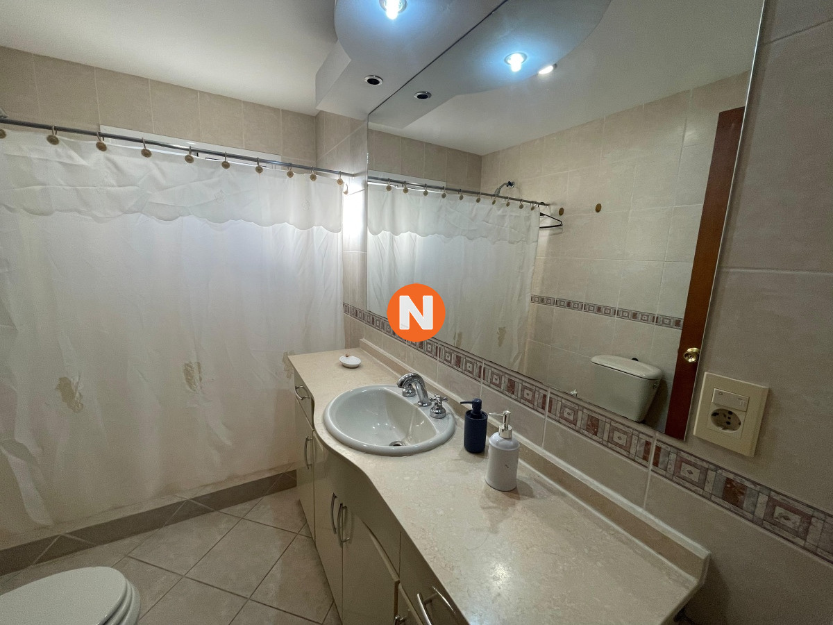 Casa Ref.208035 - Casa en Venta y Alquiler, Mansa, Punta del Este, 4 Dormitorios.