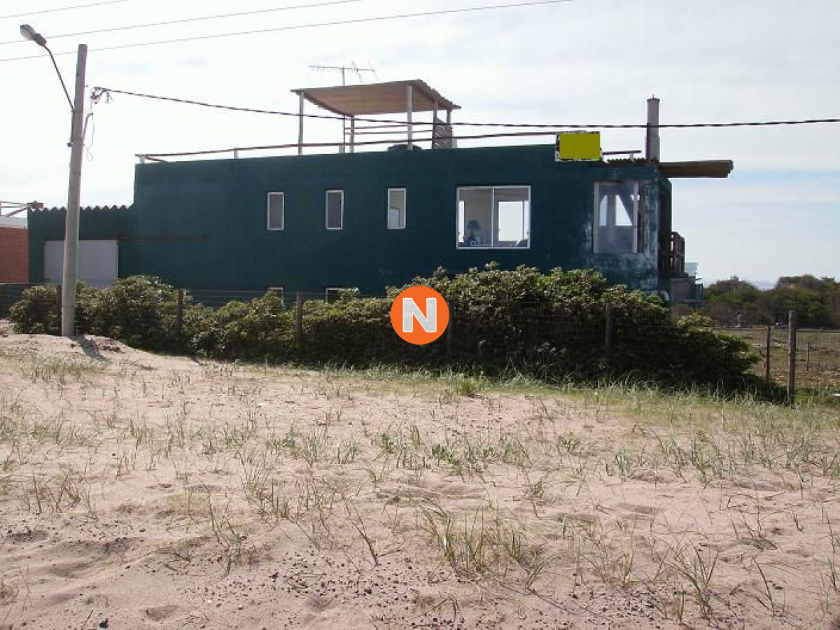 Casa Ref.207606 - Casa en Venta, Santa Monica, Manantiales, 3 Dormitorios.