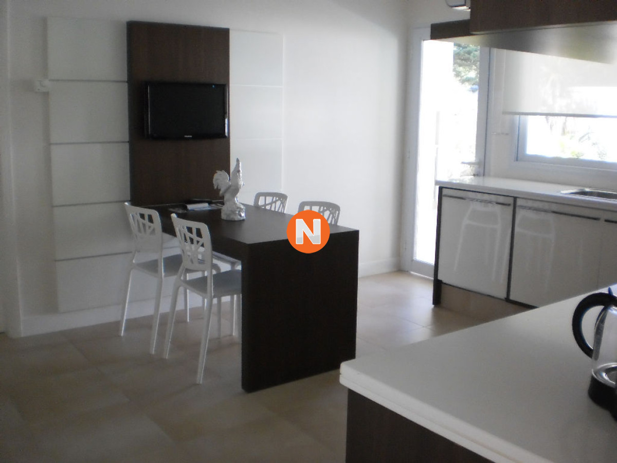 Casa Ref.207825 - Casa en Venta y Alquiler, Mansa, Punta del Este, 4 Dormitorios.