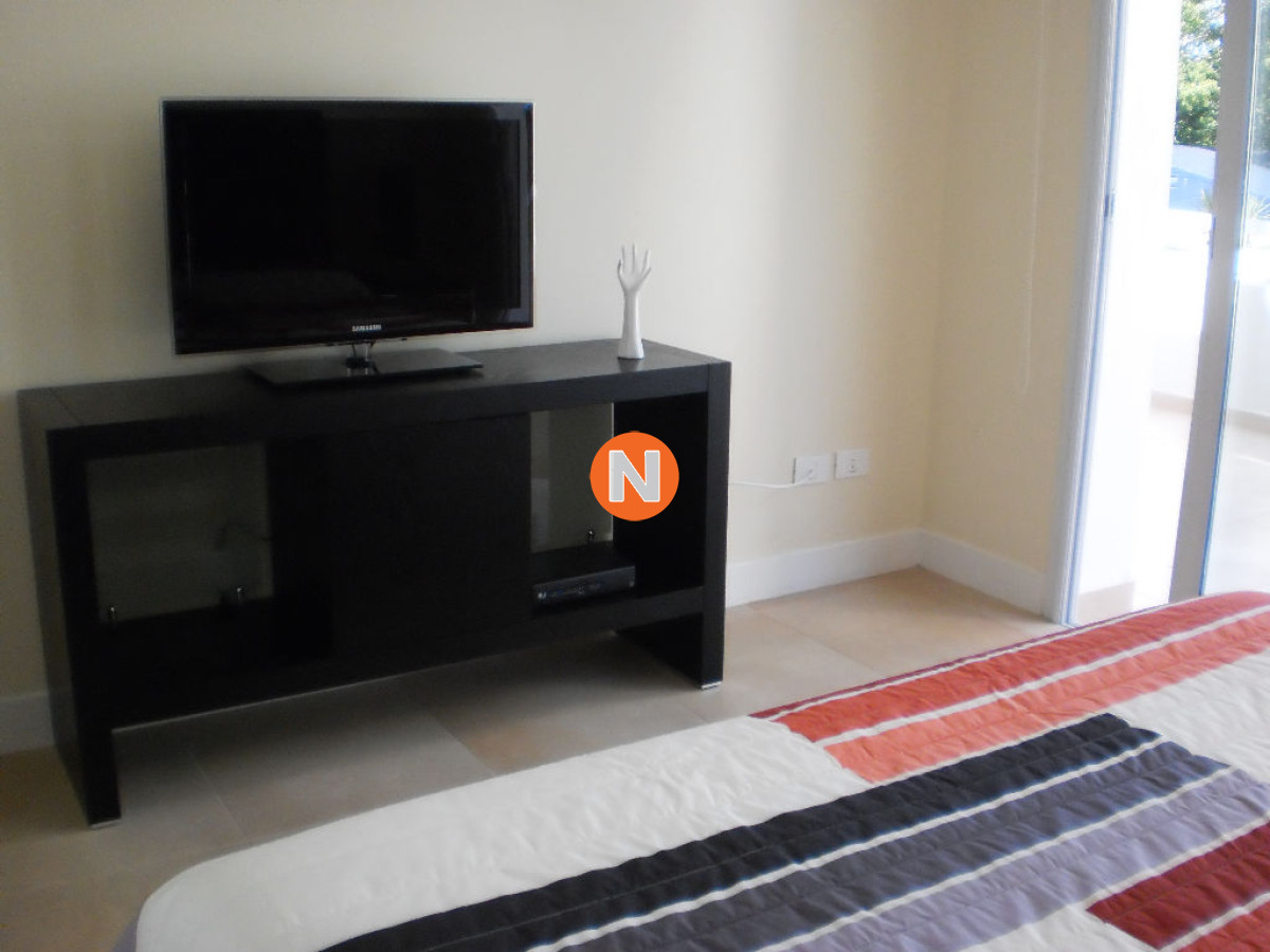 Casa Ref.207825 - Casa en Venta y Alquiler, Mansa, Punta del Este, 4 Dormitorios.